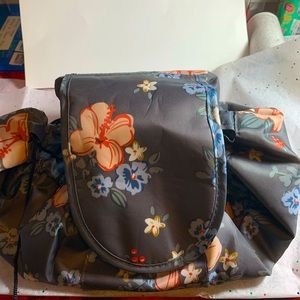 🔥BRAND NEW🔥makeup holder with draw stings